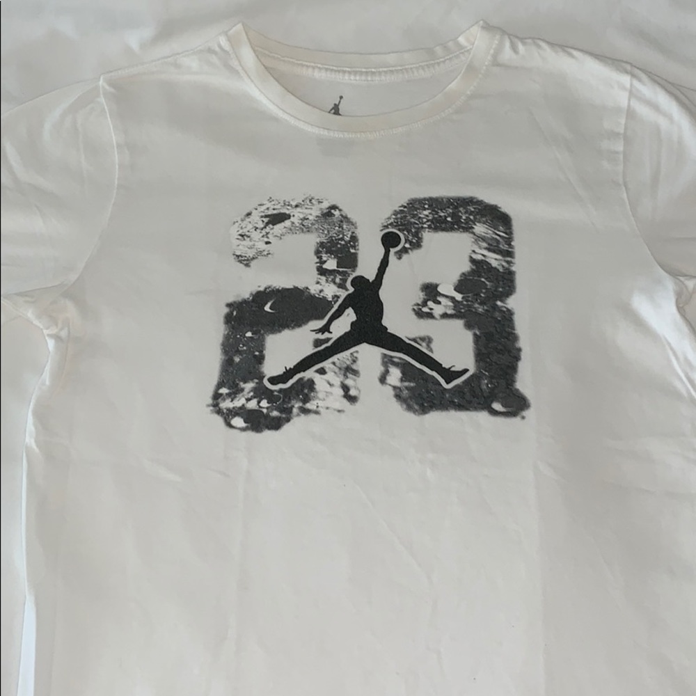 Jordan boy’s t shirt in size XL